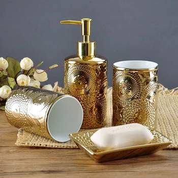 Avrupa Seramik Banyo Dört Parçalı Set Altın Kaplama İşlemi Modern Masaüstü diş fırçası kabı Setleri Ev Banyo Aksesuarları