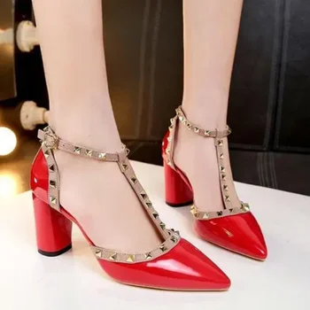 Bayanlar Patent Deri Artı Boyutu T-Kayışı tek Ayakkabı Güzel Tasarlanmış Zapatos Kapak Topuk Pompaları Sivri Burun Cindella Mujer Gri